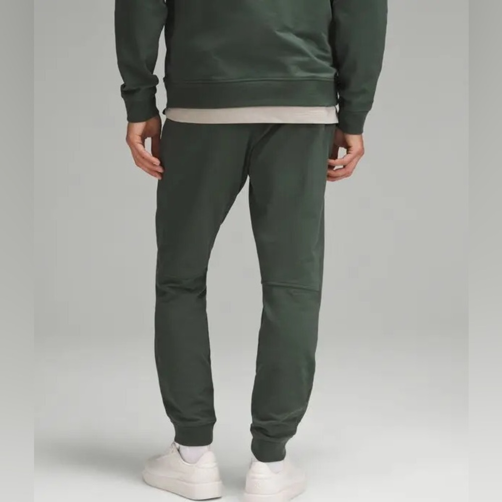 LULULEMON 
City Sweat Joggers Shorter - Smoked Spruce size L